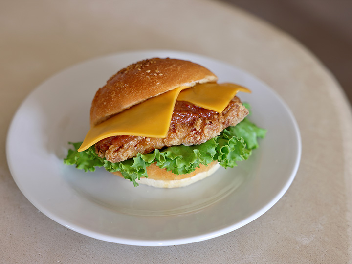ピーナッツチキンバーガー